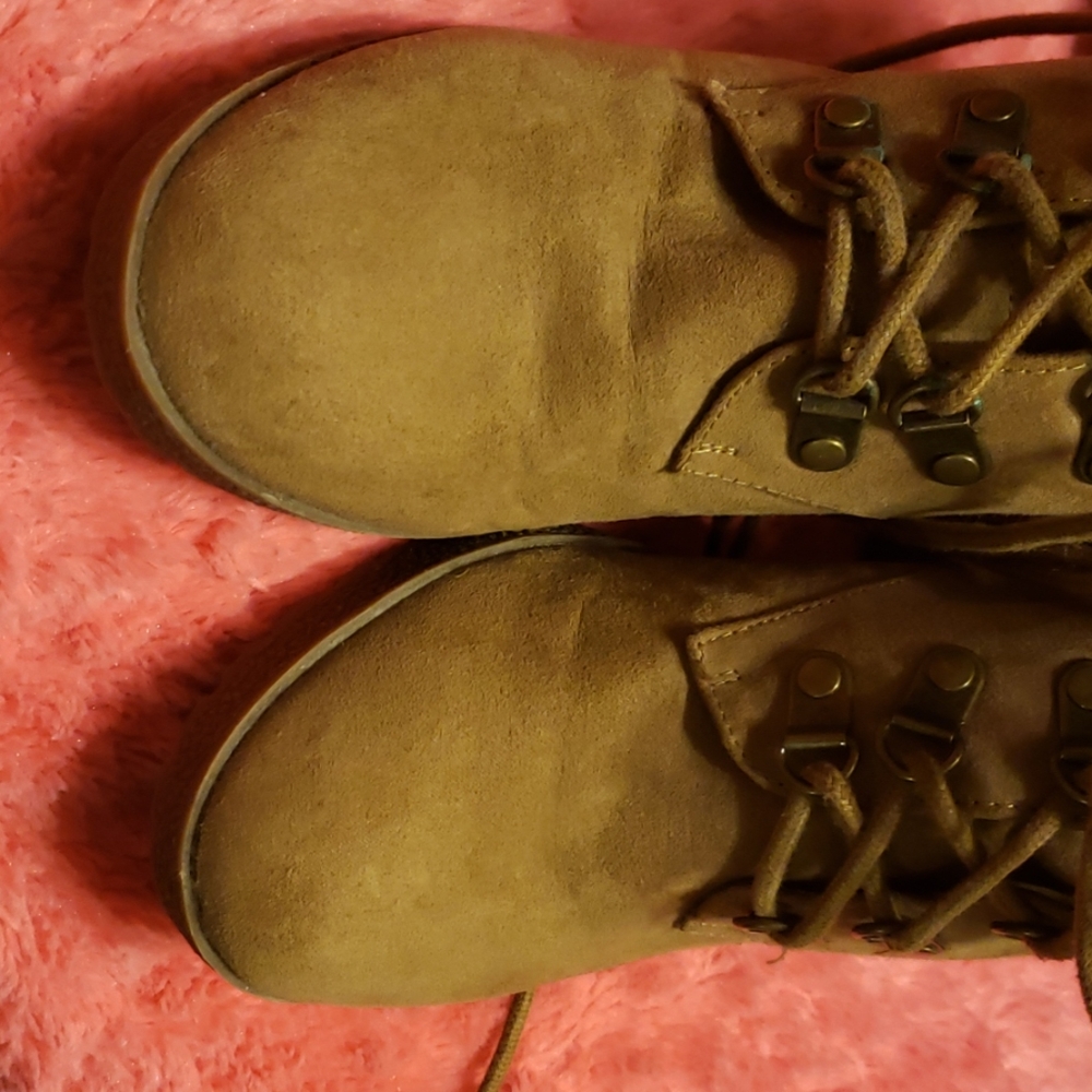 Boots - Picture 4 of 4